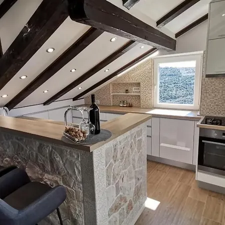 In Bilo With Sea Views, Terrace, Air Conditioning, Wifi 5151-1 Apartamento Dolac